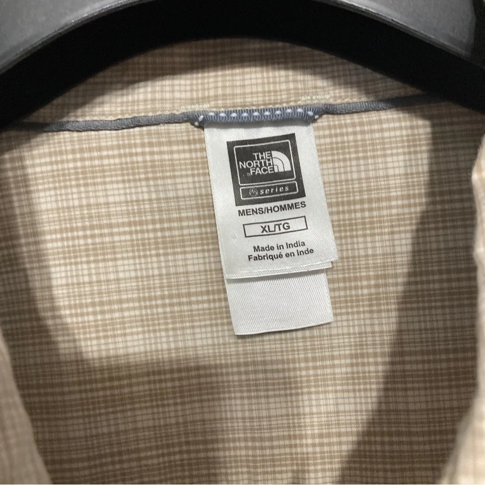 The North Face Men’s Tan Plaid Long Sleeve Shirt Size XL.